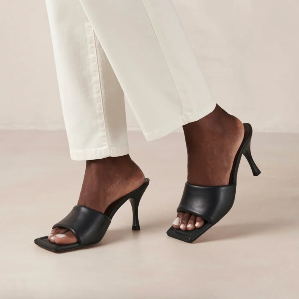 NWOT ALOHAS Puffy Black Leather Mules